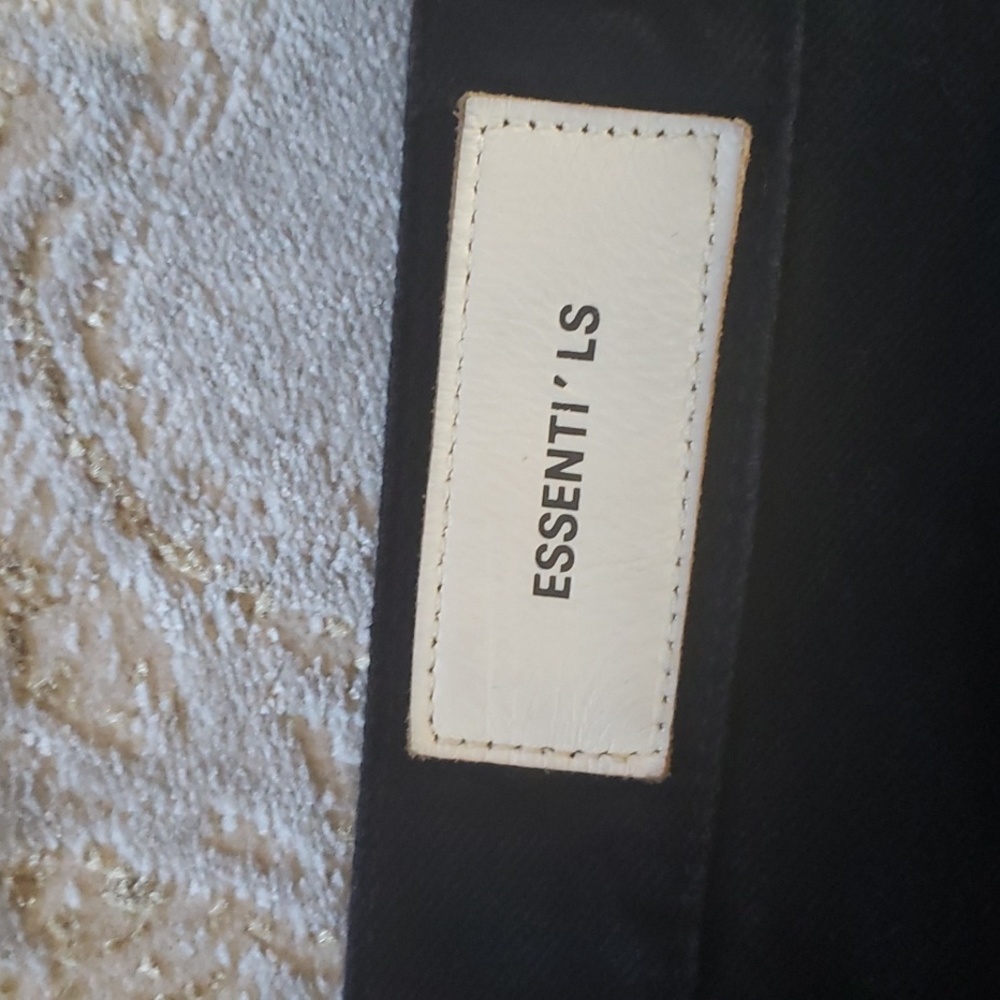 Essential Jeans - Picture 7 of 7